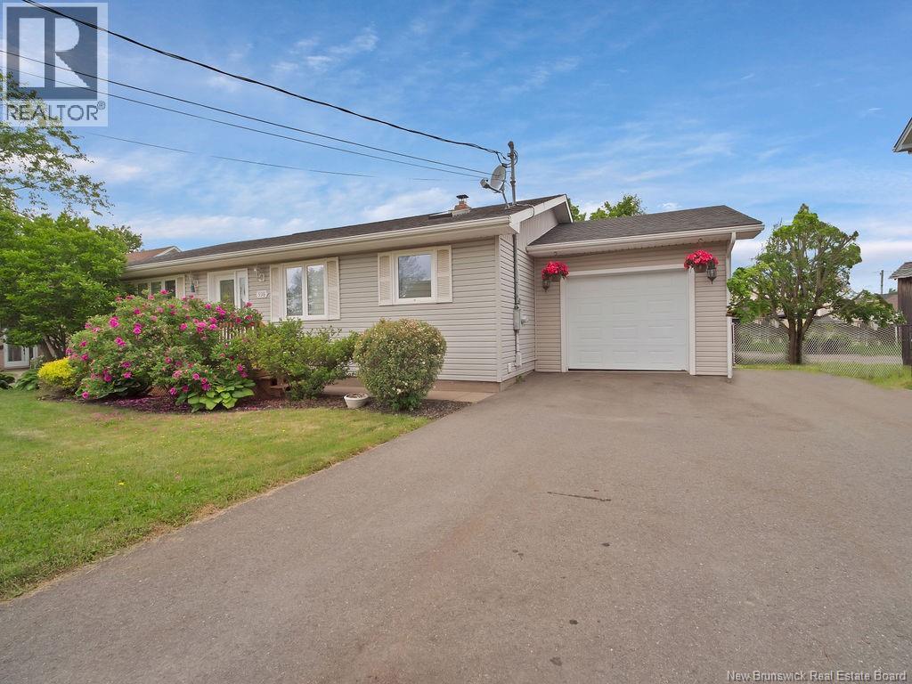 938 Melanson Rd, Dieppe, NB E1A 7N9