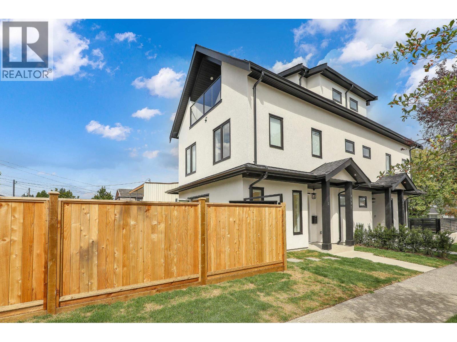 3695 E 26 Avenue Unit 2, Vancouver, BC V5R 2M7