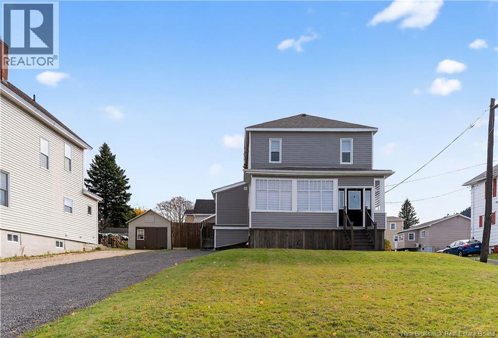 16 Duke St, Campbellton, NB E3N 2K2