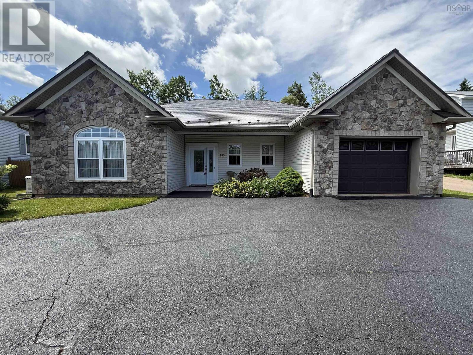 103 Oakwood Dr, Truro Heights, NS B6L 1N3