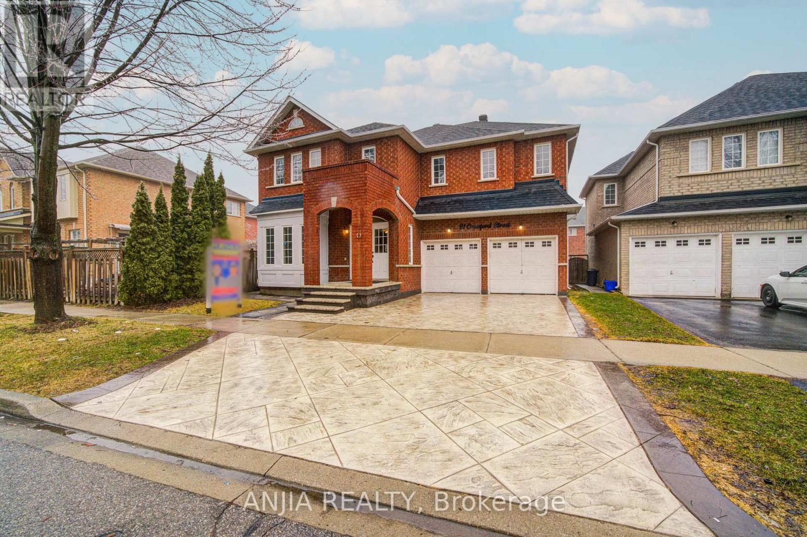 91 Crawford St, Markham, ON L6C 2W3