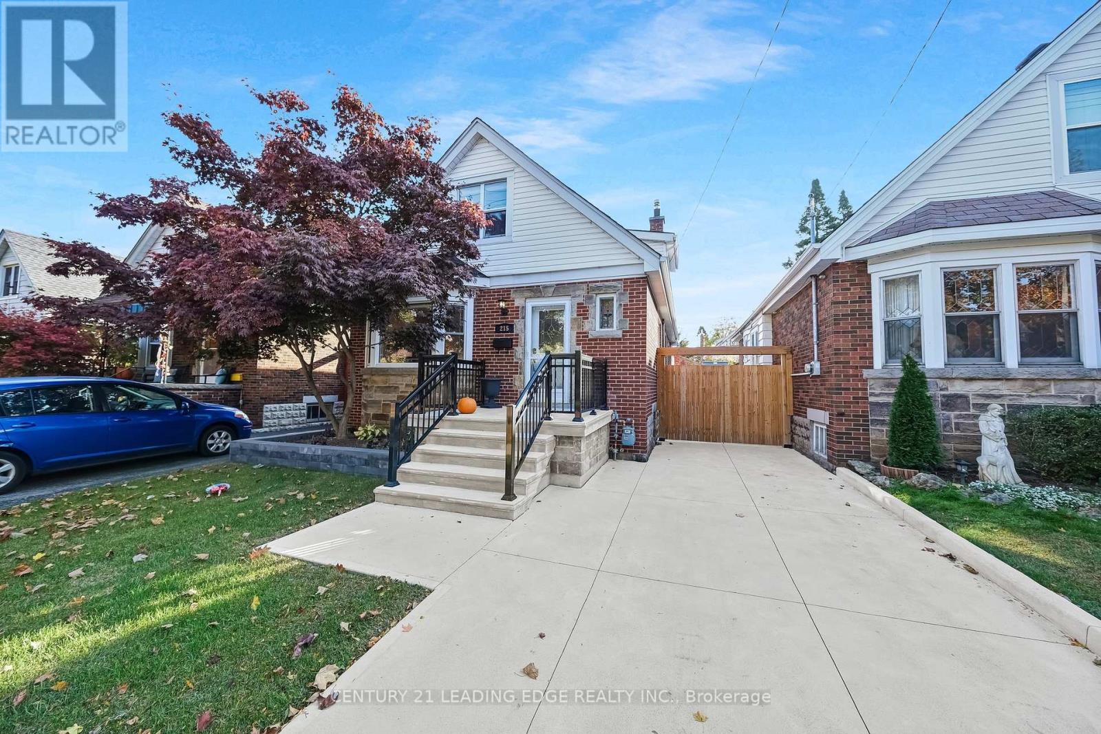 215 Wexford Ave S, Hamilton, ON L8K 2P1