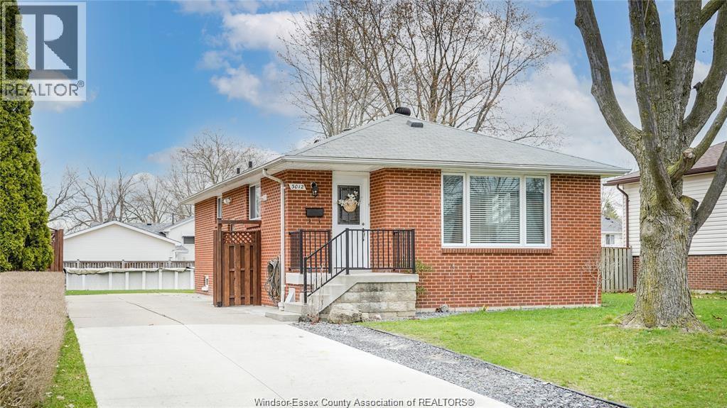 3012 Grandview St, Windsor, ON N8T 2L9