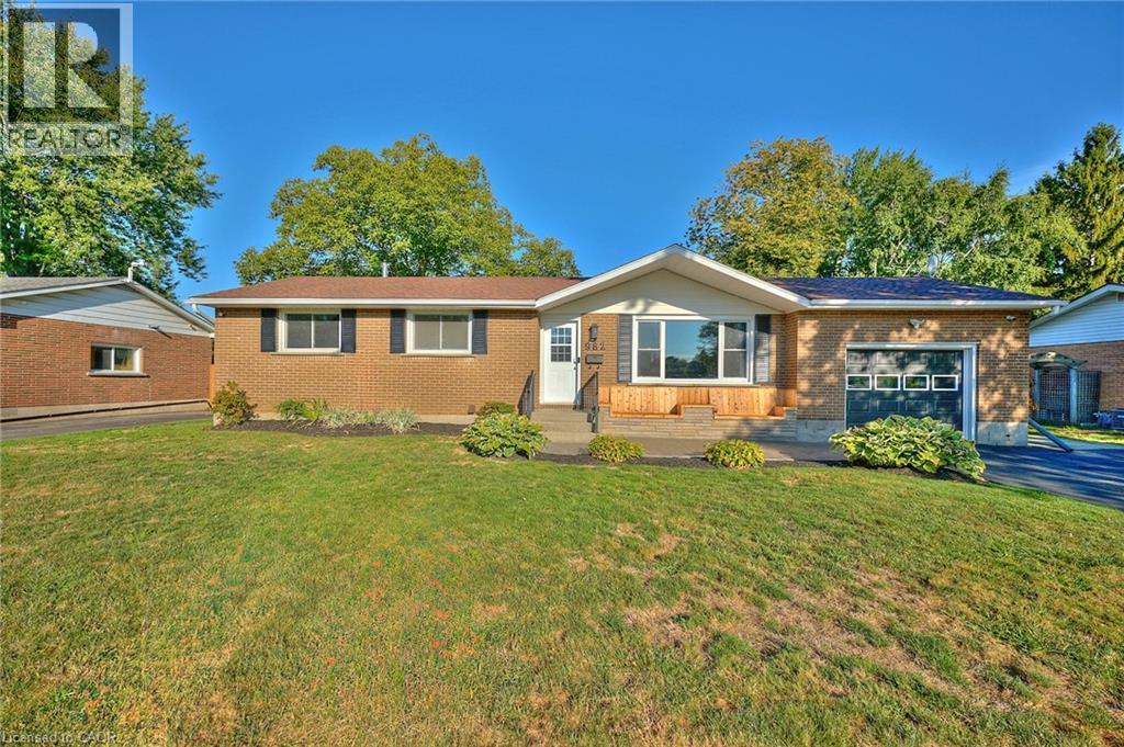 982 John St, Dunnville, ON N1A 2R8