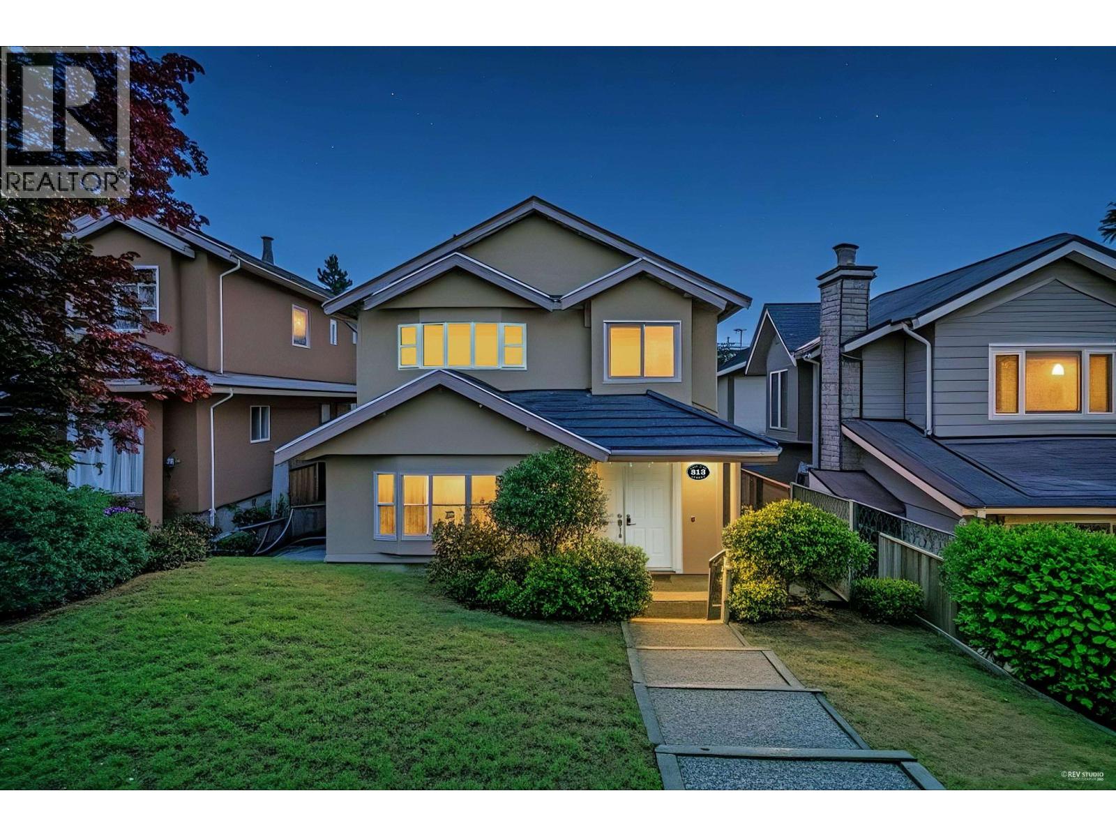 313 E 27 St, North Vancouver, BC V7N 1B9