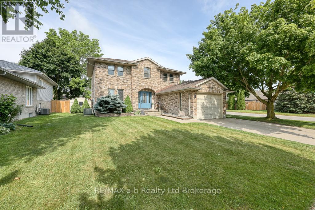 346 Riverview Dr, Strathroy-Caradoc, ON N7G 4B7