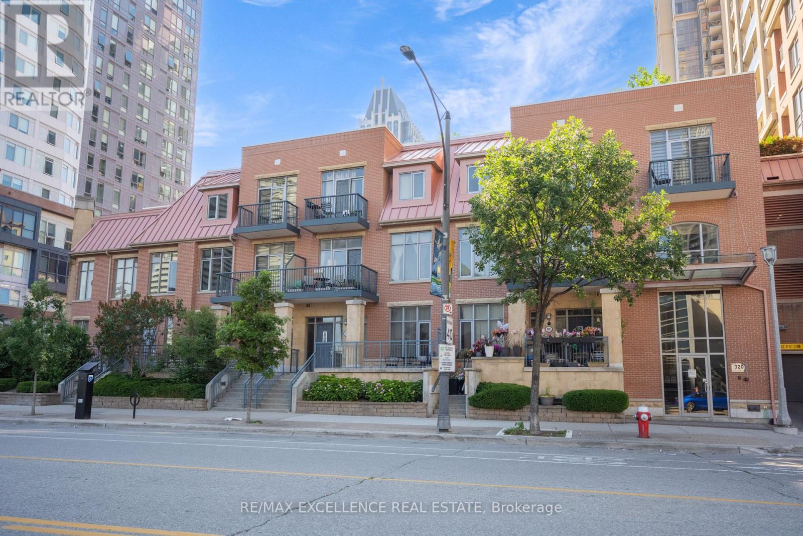 320 City Centre Dr, Mississauga, ON L5B 4P8