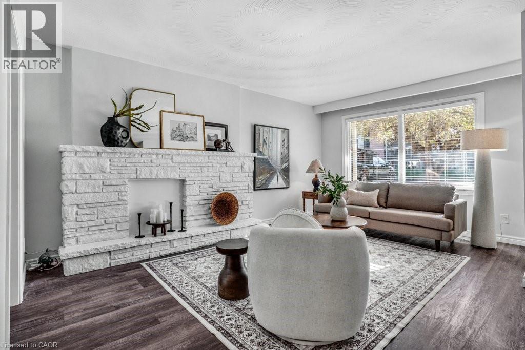 262 Westcourt Pl, Waterloo, ON N2L 2R7