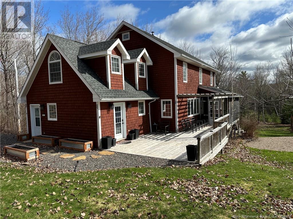 14 Fairway Dr, Picadilly, NB E4E 5H1