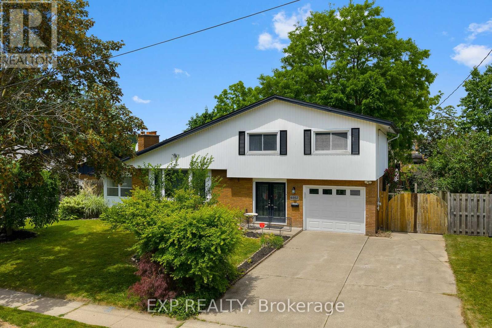 6937 Waterloo Dr, Niagara Falls, ON L2J 1E3