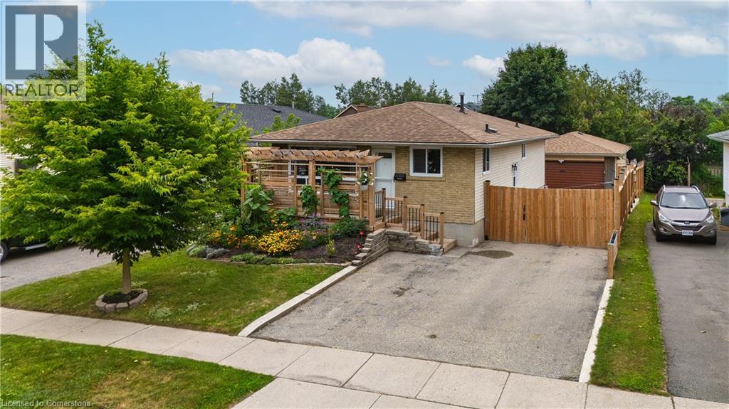 112 Limpert Ave, Cambridge, ON N3C 1B9