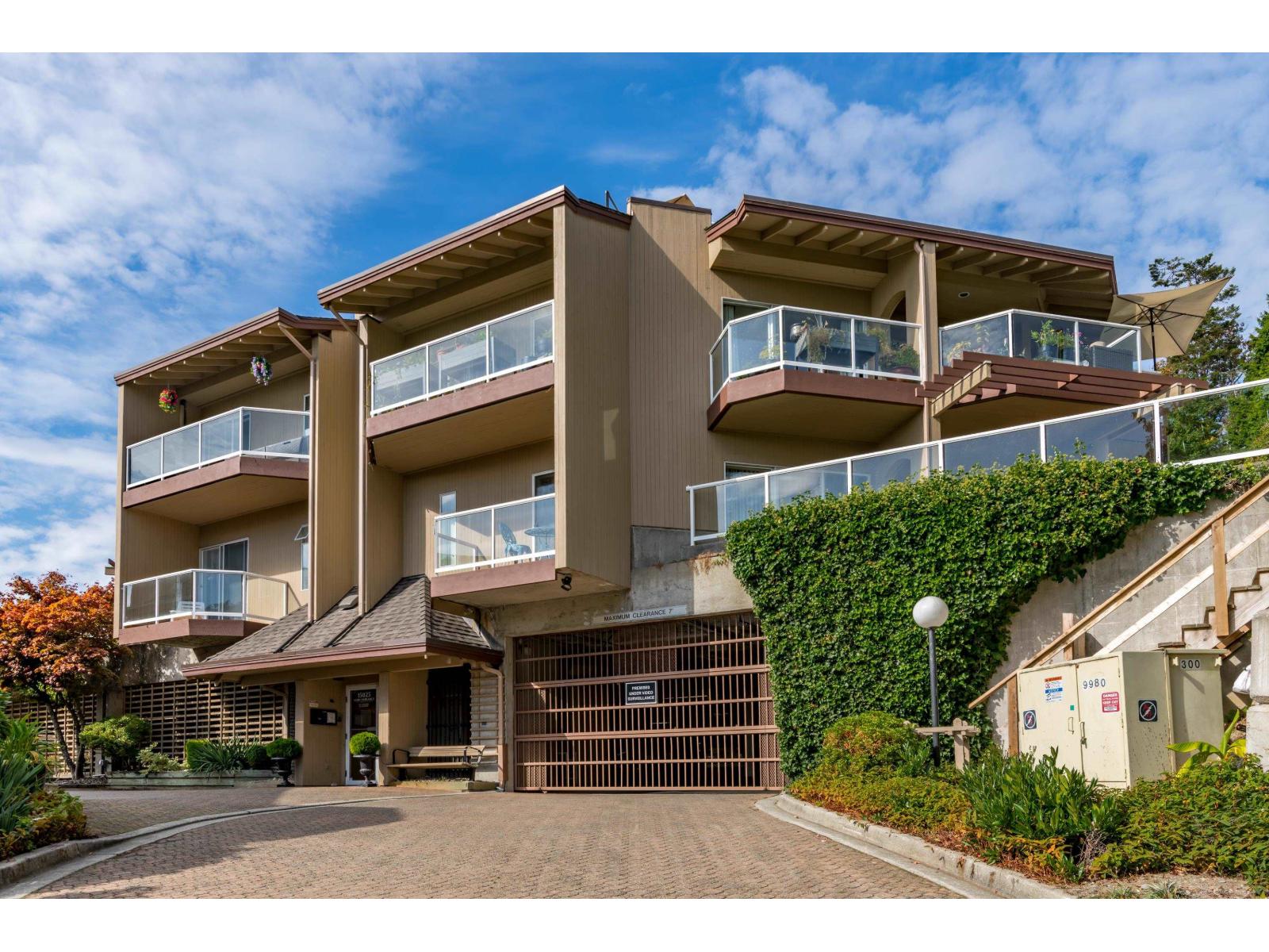 15025 Victoria Avenue Unit 402, White Rock, BC V4B 1G2