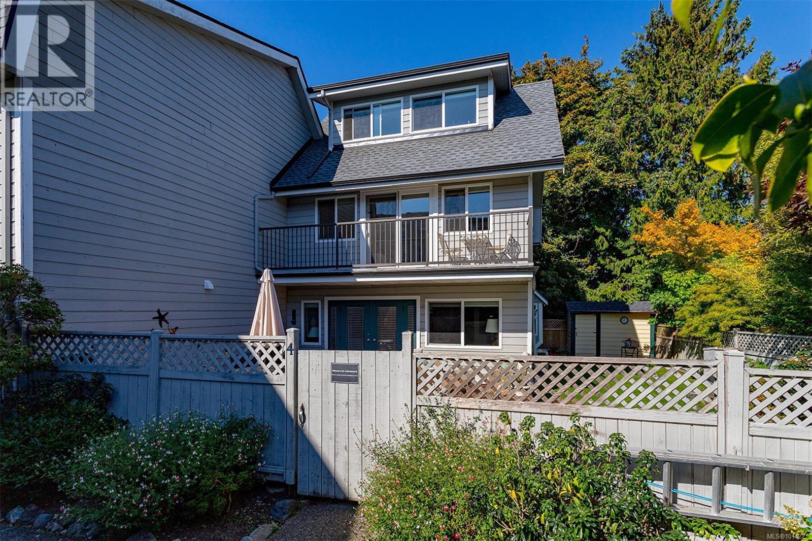 126 Ontario St Unit 4 St, Victoria, BC V8V 1M9