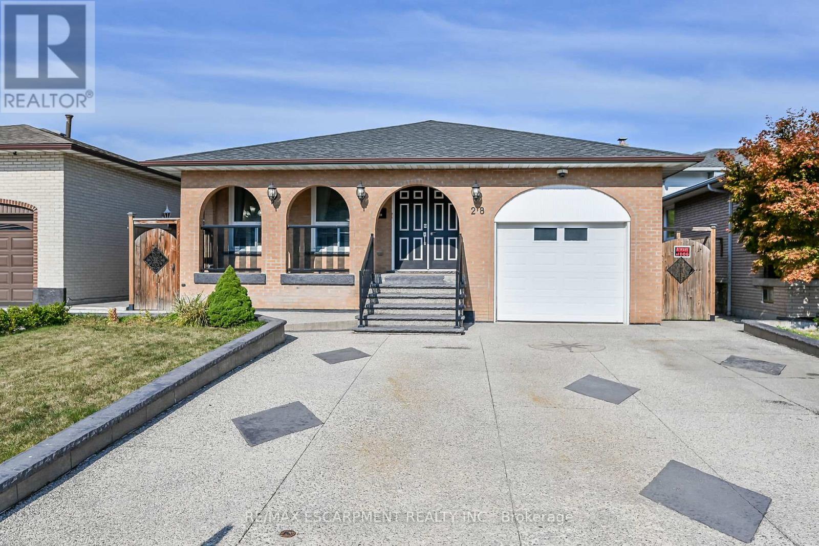 28 Tara Ct, Hamilton, ON L8K 6E6