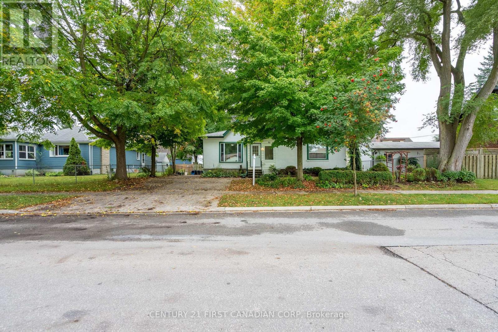 25 Langarth St W, London, ON N6J 1P1