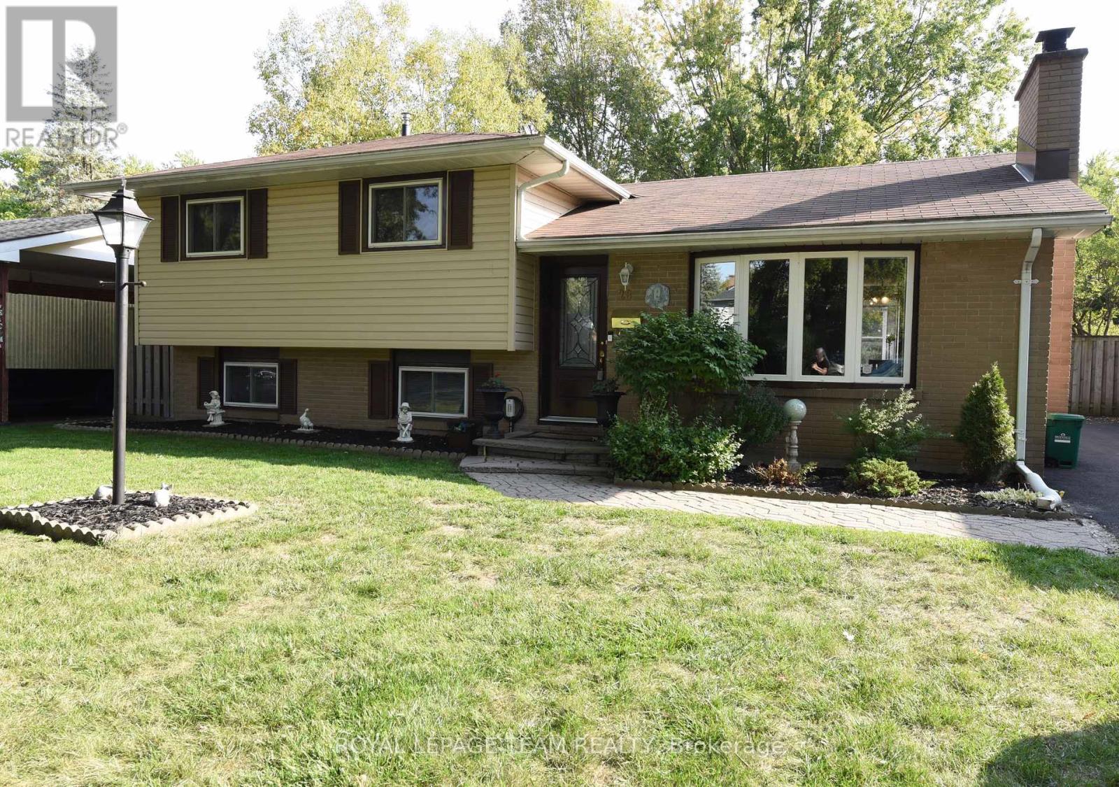 28 Peden Blvd, Brockville, ON K6V 3K3
