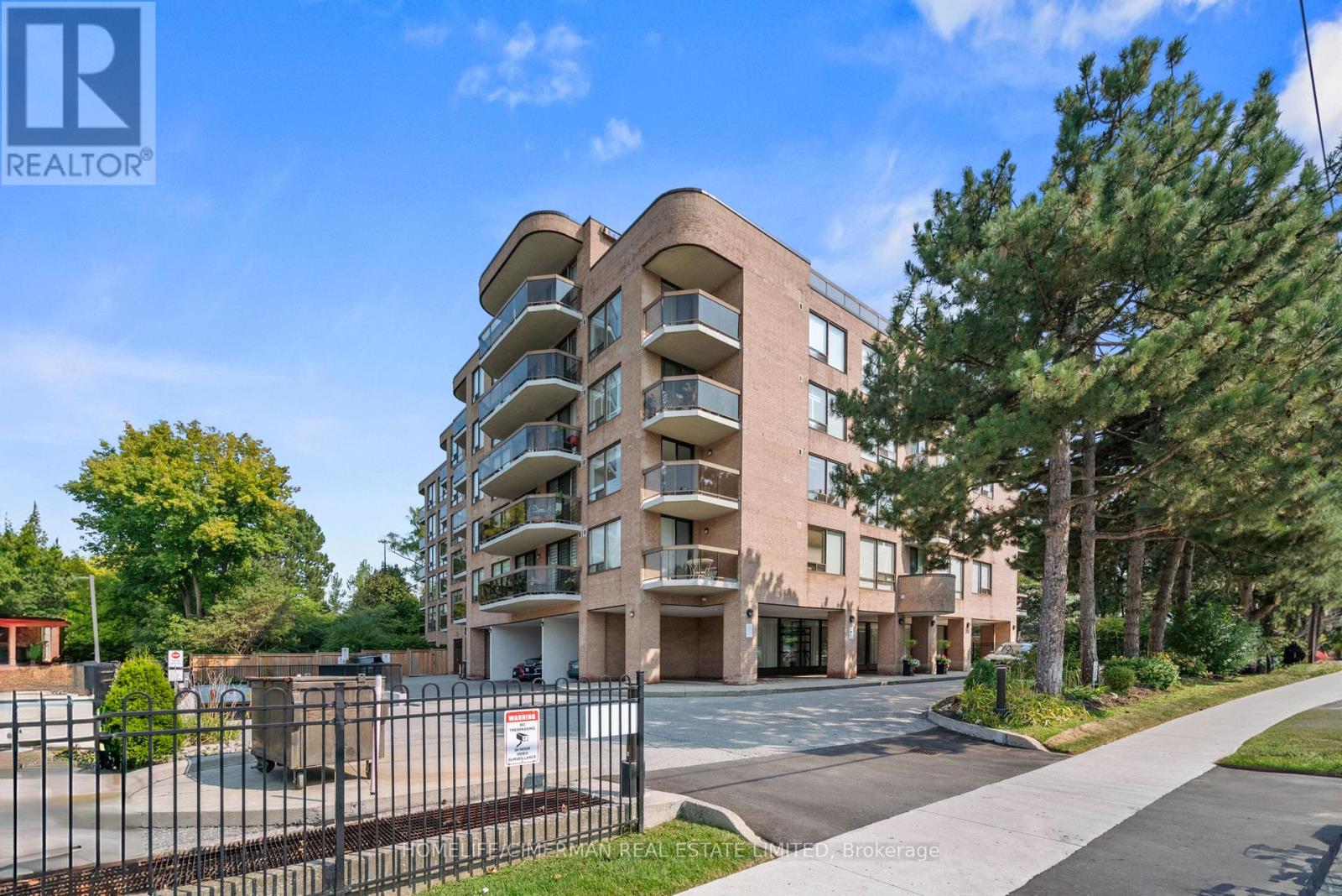 204 96 Fifeshire Rd, Toronto, ON M2L 2X9
