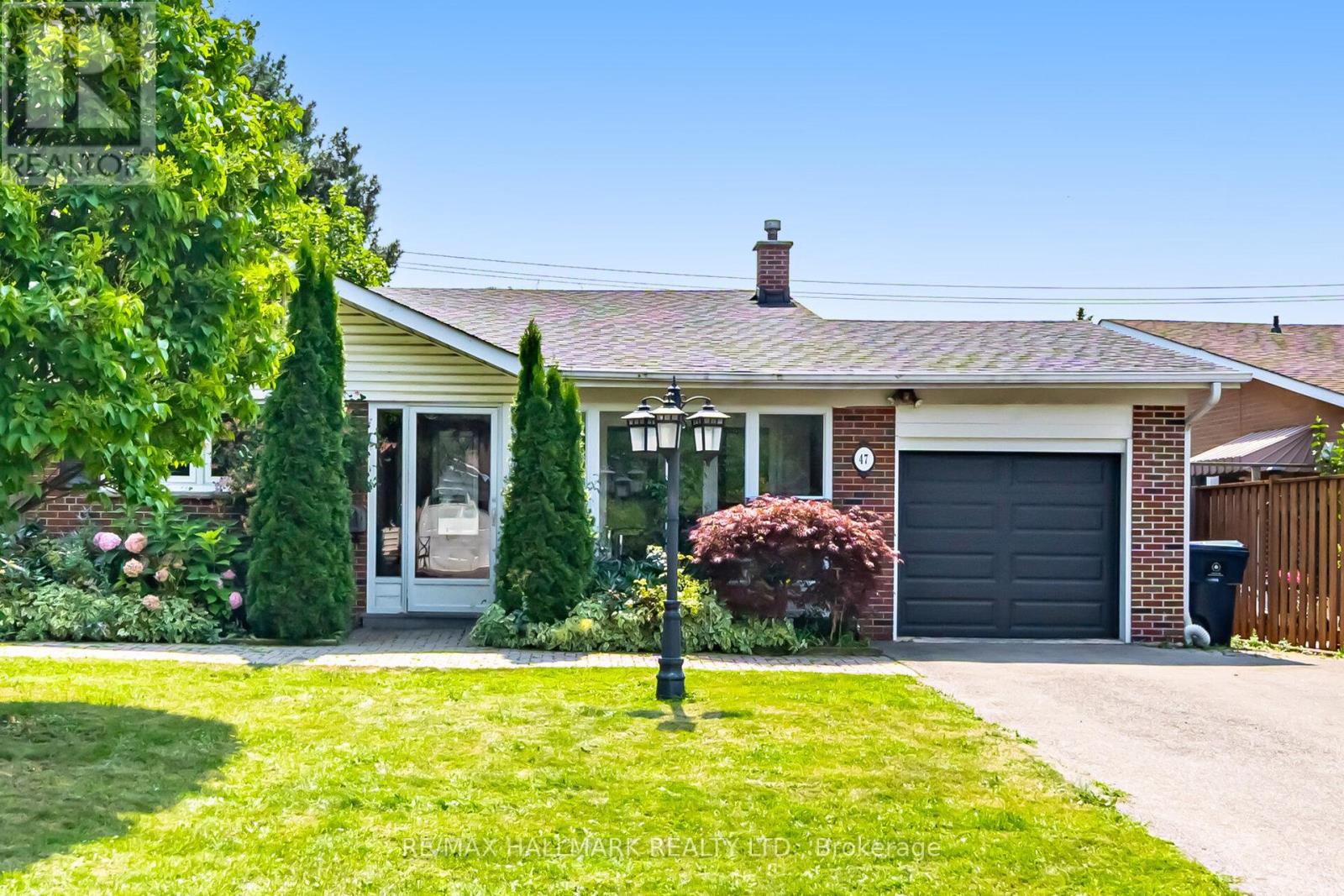 47 Marthclare Ave, Toronto, ON M3A 1E1