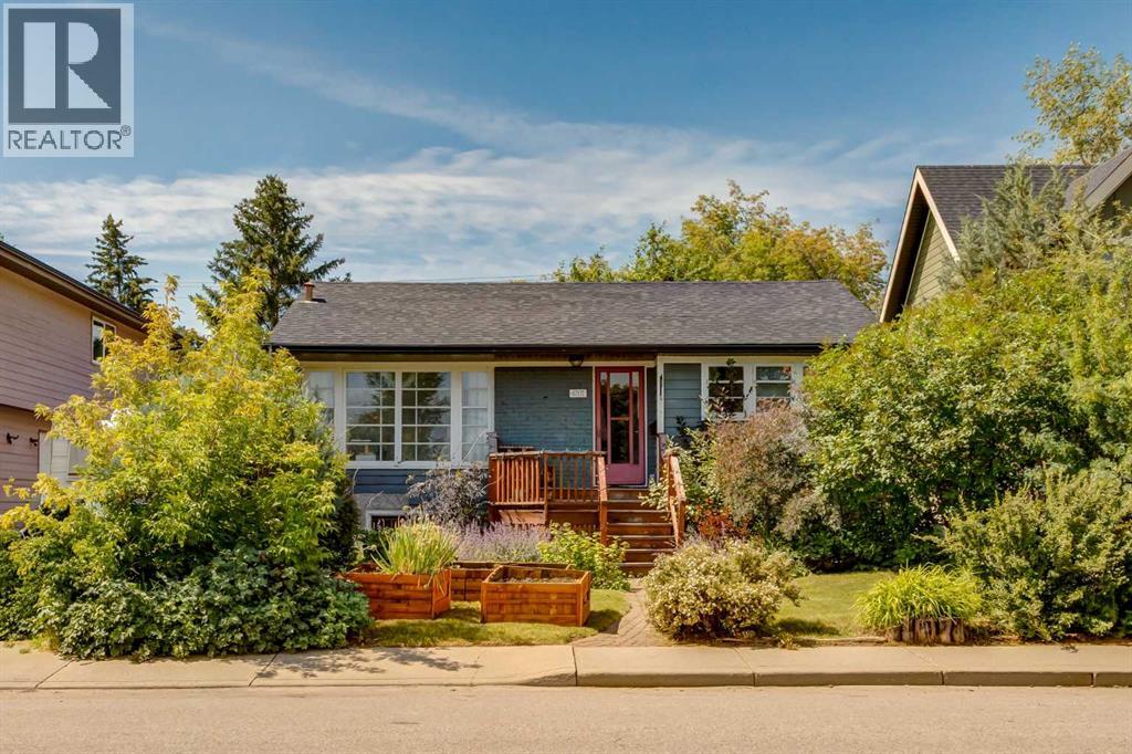 6707 Bow Cres NW, Calgary, AB T3B 2C8