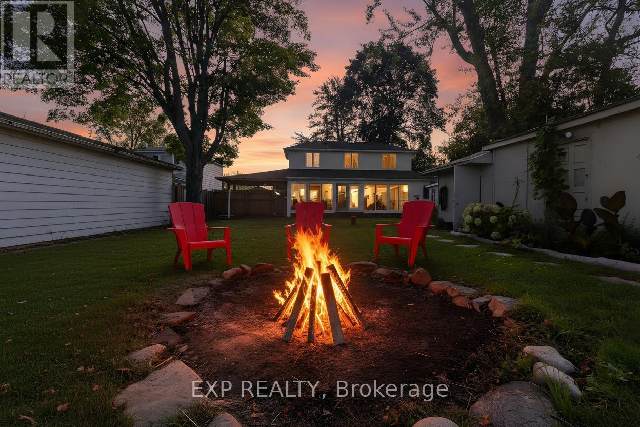 24 Lakeshore Rd, Georgina, ON L0E 1N0