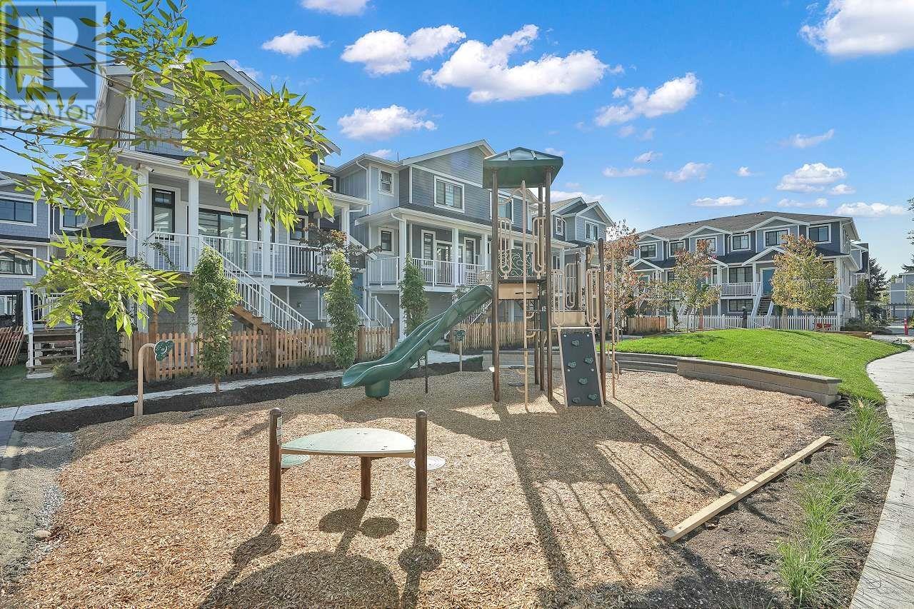 769 Ota Avenue Unit 9, New Westminster, BC V3M 0M7