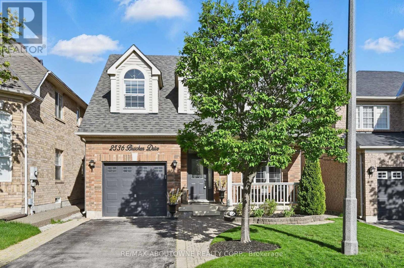 2536 Bracken Dr, Oakville, ON L6M 4R7