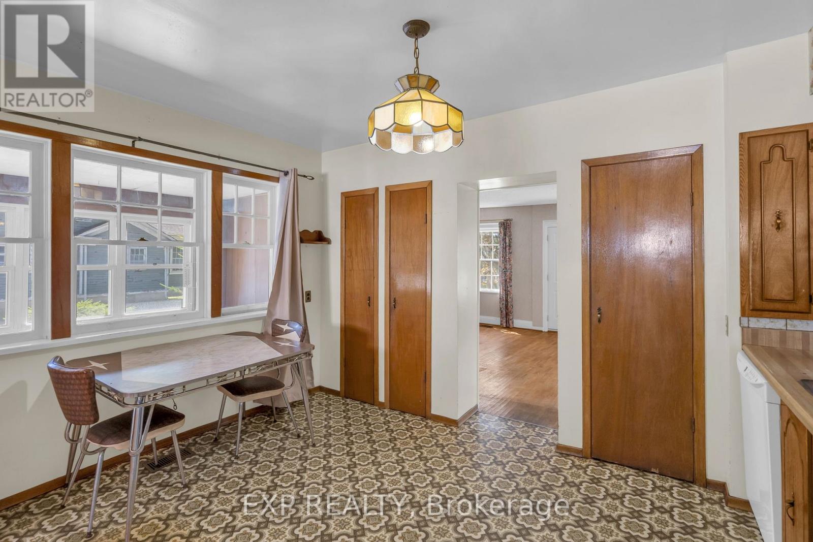 39 River St, Georgina, ON L0E 1R0