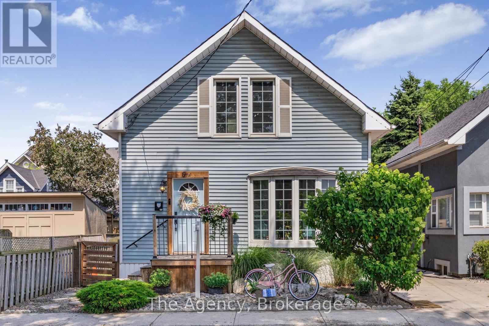 1 Mareve Ave, Hamilton, ON L8H 7A7