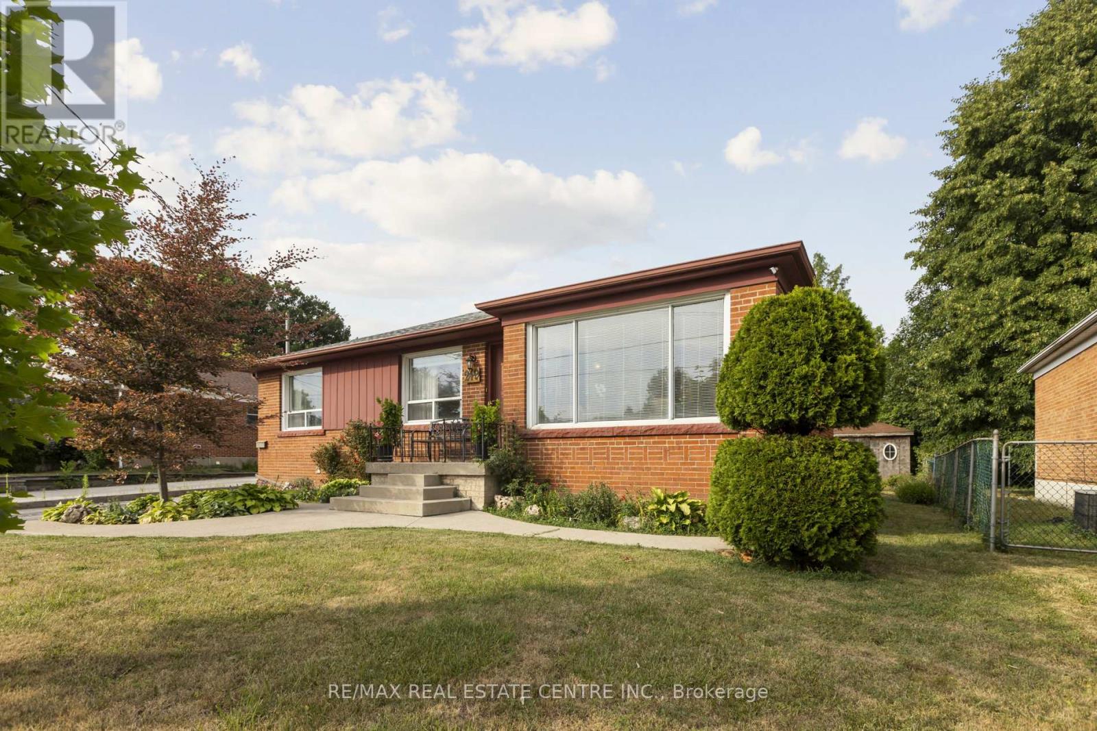 249 Southview Rd, Oakville, ON L6K 2P2
