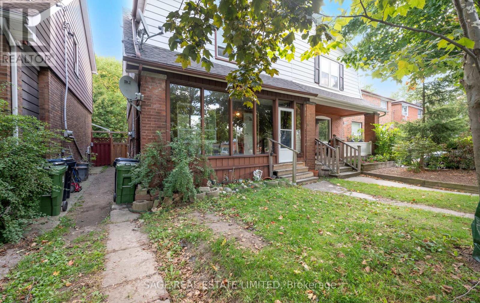 33 Avonlea Blvd, Toronto, ON M4C 5E4