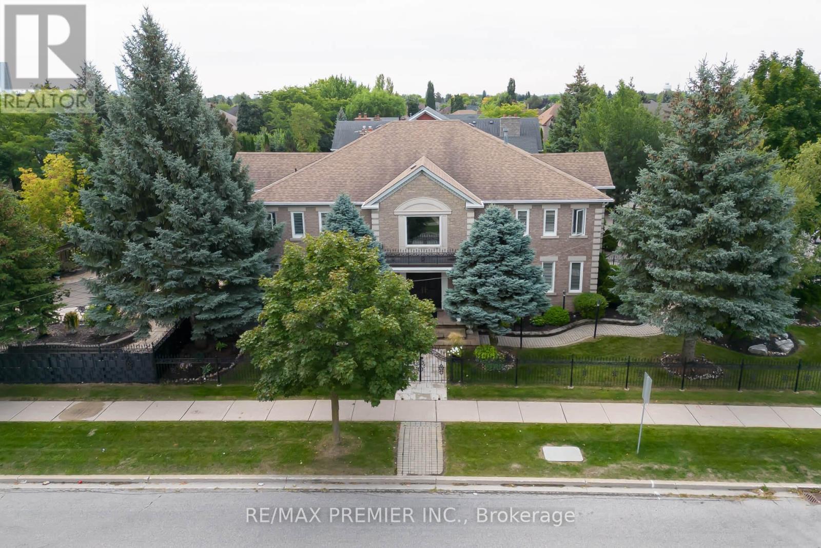 1 Radley St, Vaughan, ON L4L 8J7