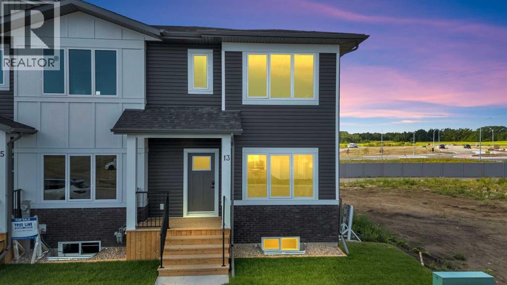 13 Gray Close, Sylvan Lake, AB T4S 0W4