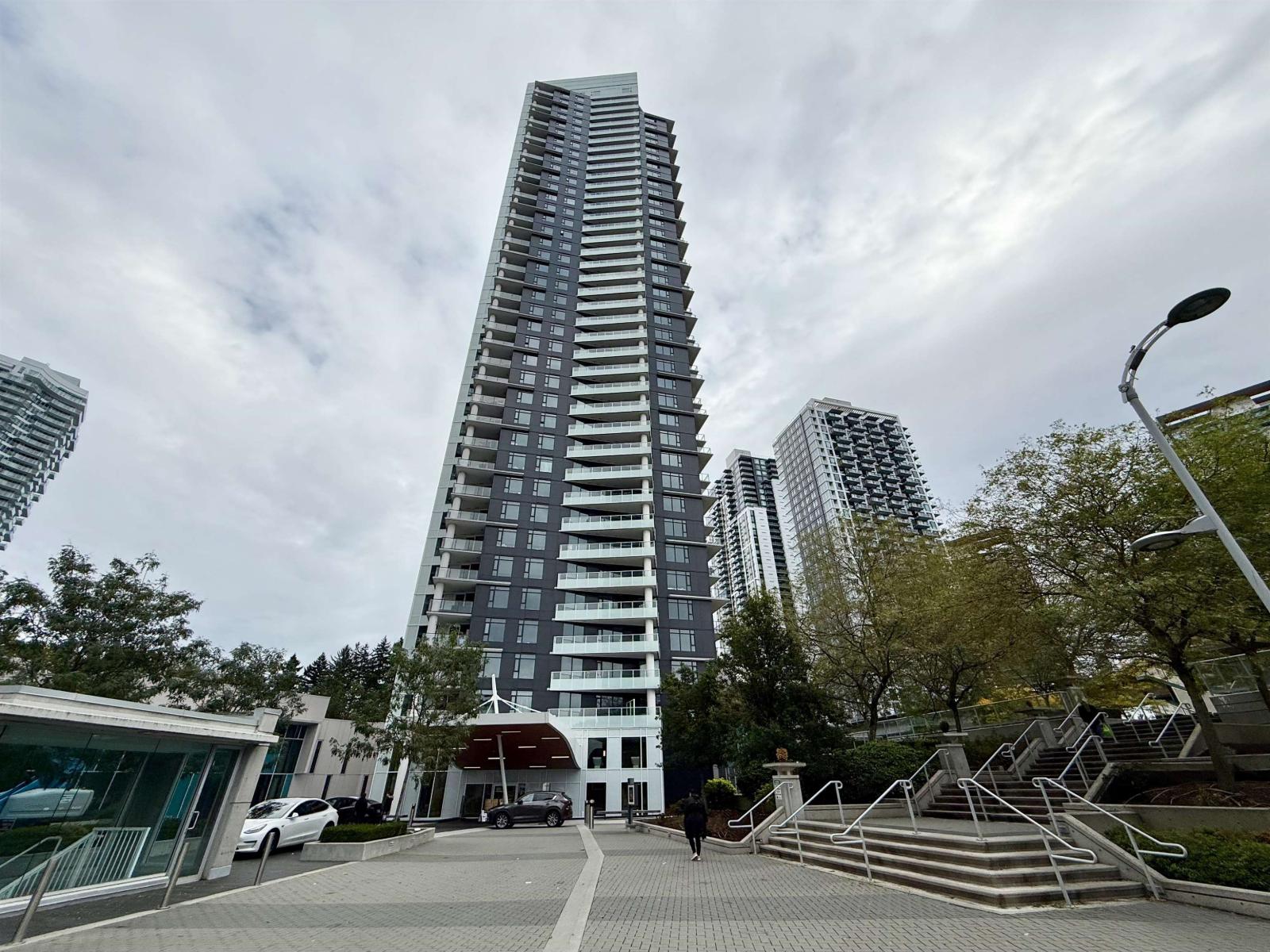 9887 Whalley Boulevard Unit 805, Surrey, BC V3T 0P4