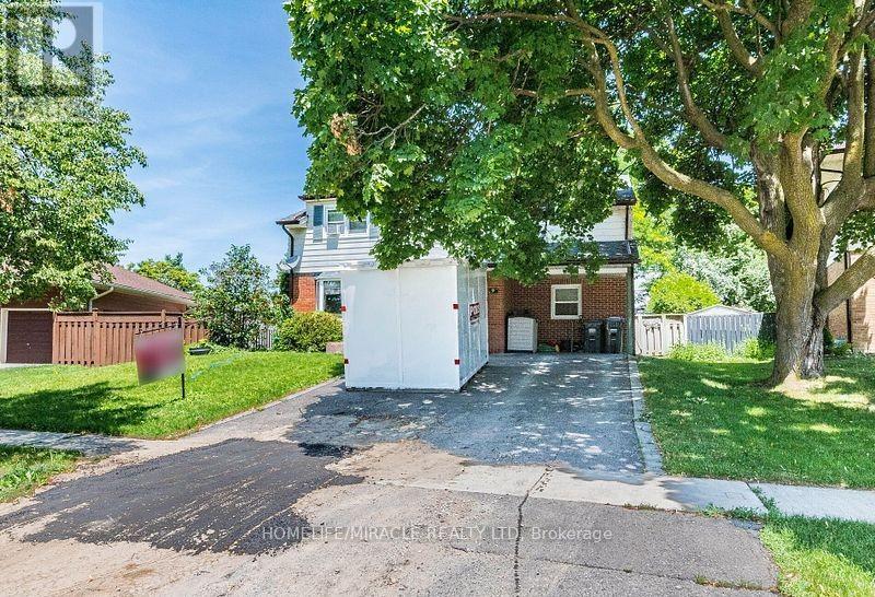 9 Crestview Ave, Brampton, ON L6W 2R7