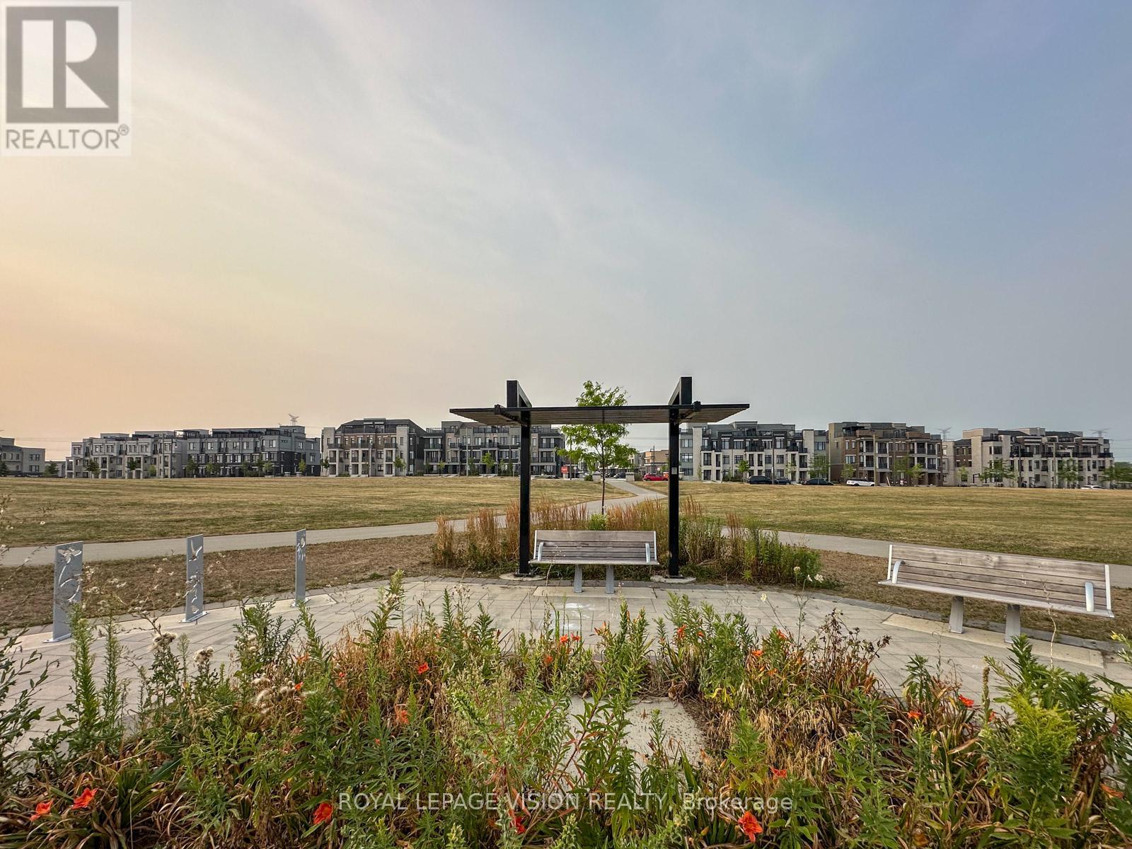74 Caspian Sq, Clarington Bowmanville, ON L1C 7G4
