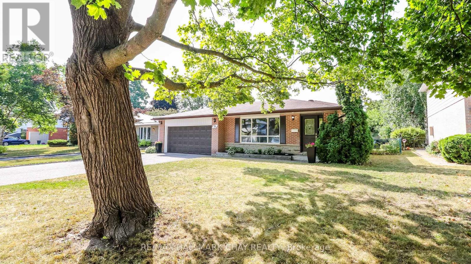 71 Briar Rd, Barrie, ON L4N 3M5