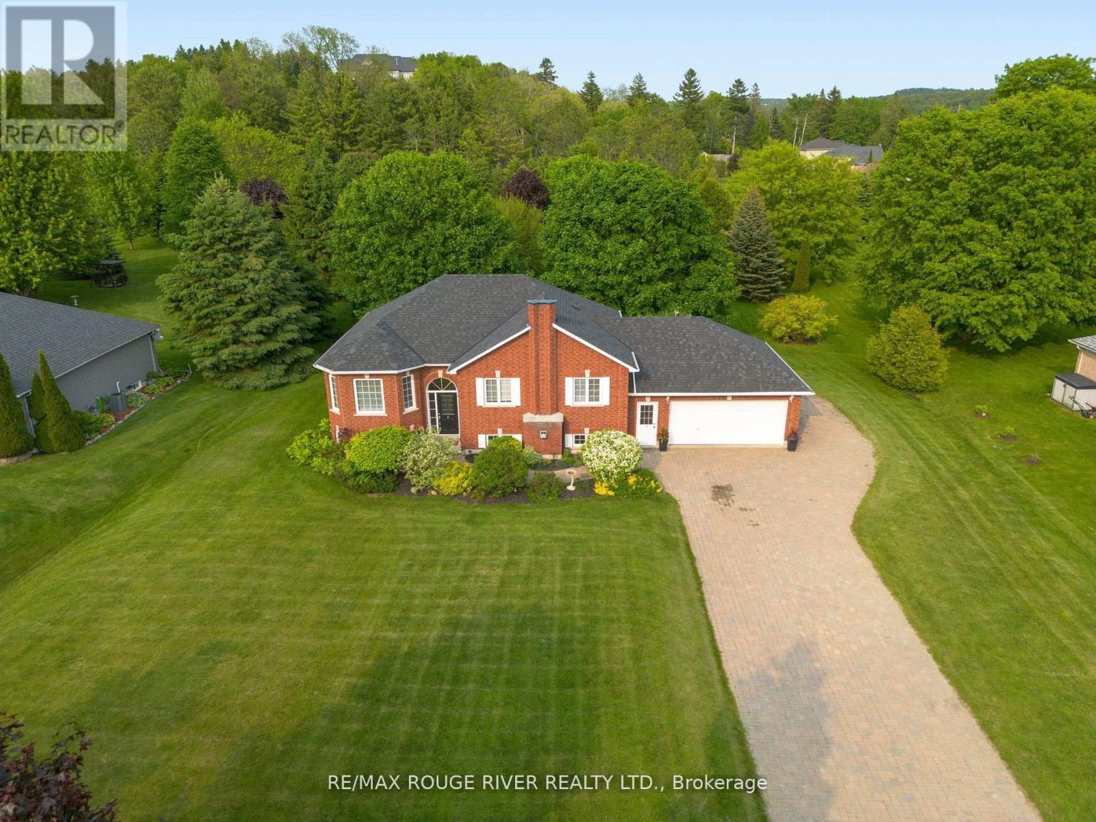 14 Deerfield Dr, Hamilton, ON K9A 4J9