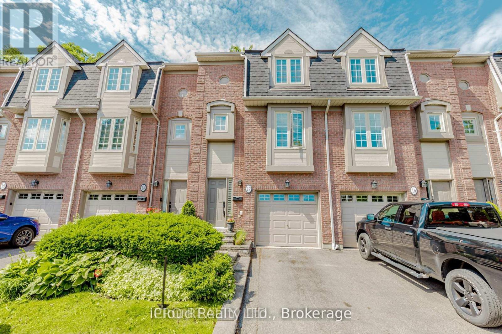 17 3140 Fifth Line W, Mississauga, ON L5L 1A2