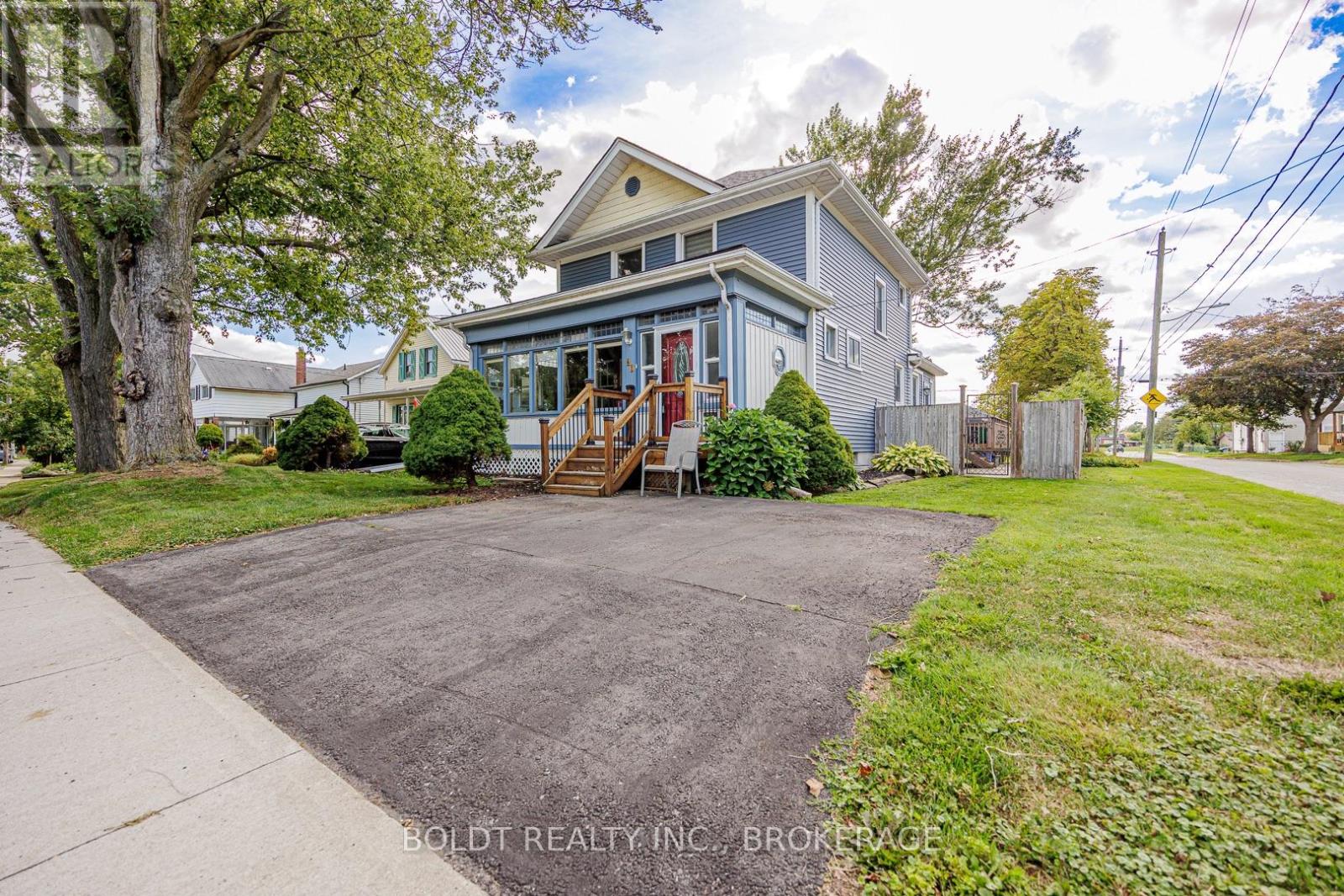 61 Welland St S, Thorold, ON L2V 2B7