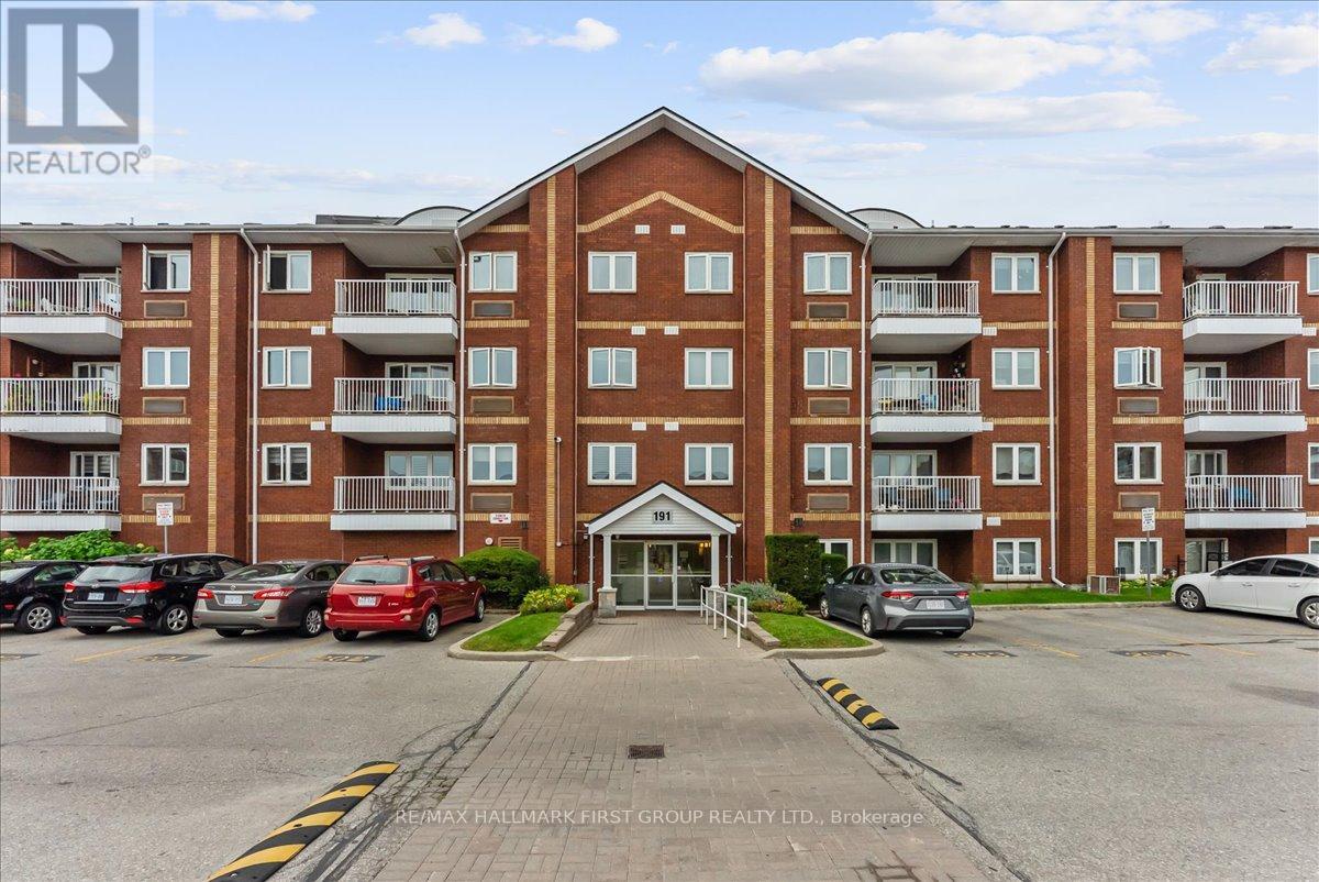216 191 Lake Driveway W, Ajax, ON L1S 7H9