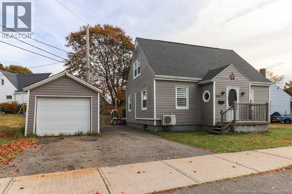 709 Sand Cove Rd, Saint John, NB E2M 3E2
