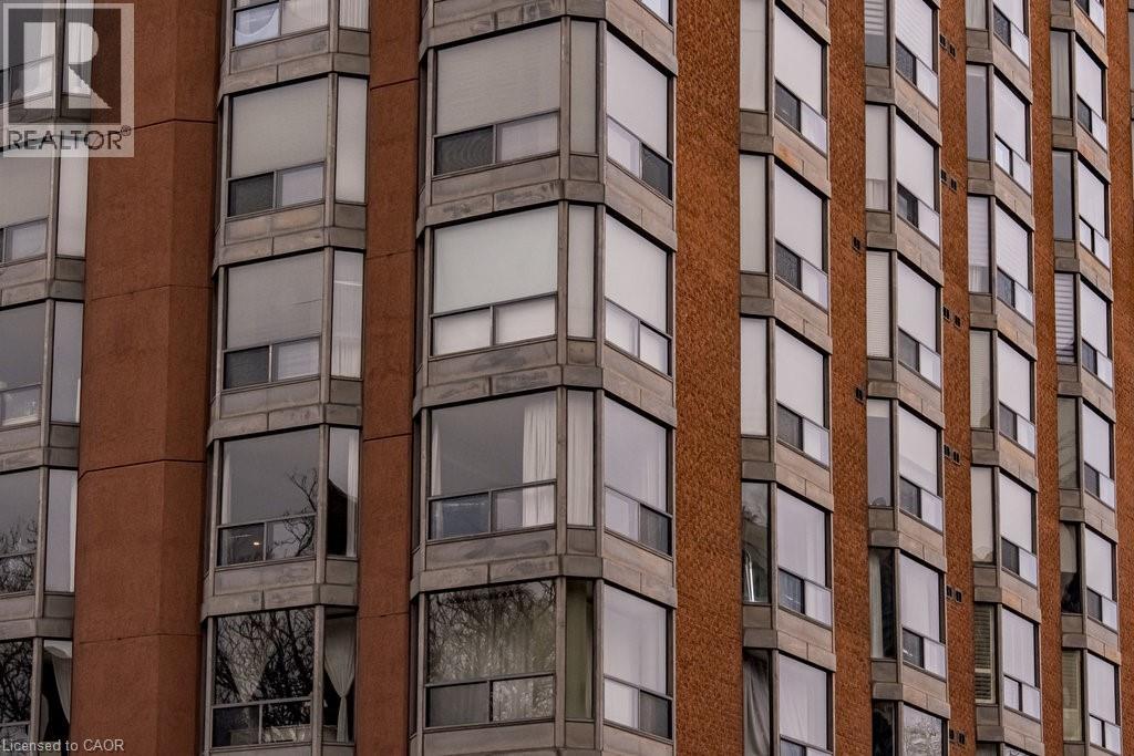 49 Robinson Street Unit 900, Hamilton, ON L8P 1Y7