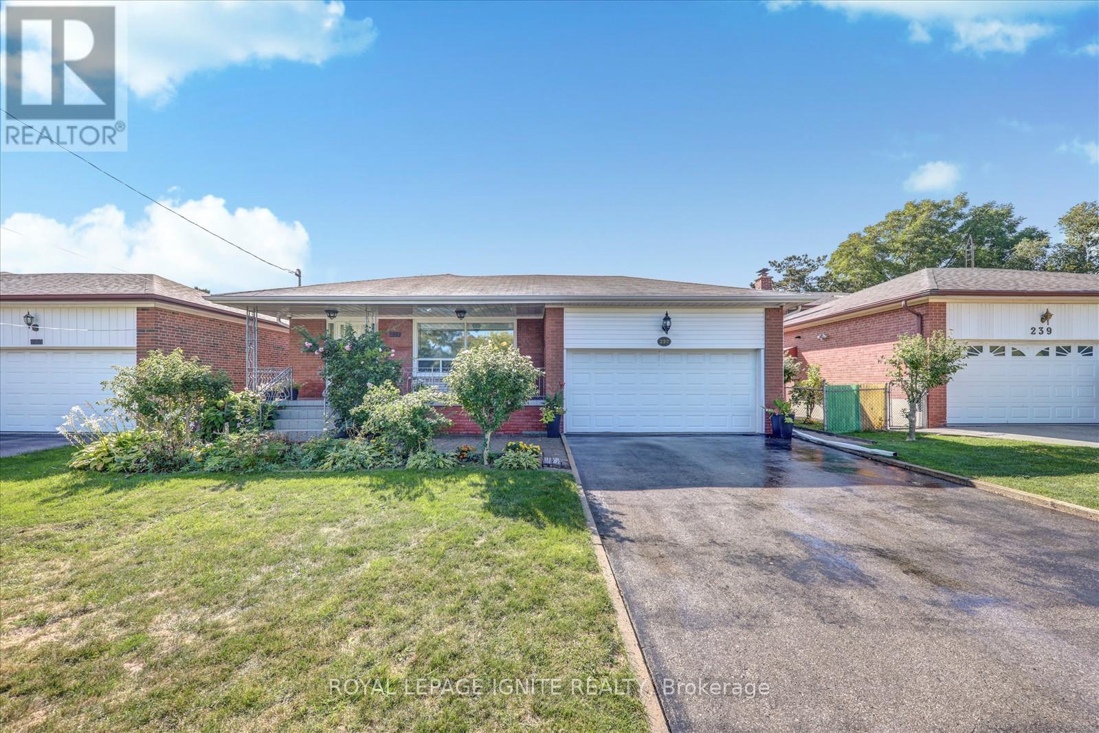 237 Blake Ave, Toronto Newtonbrook West, ON M2M 1B8