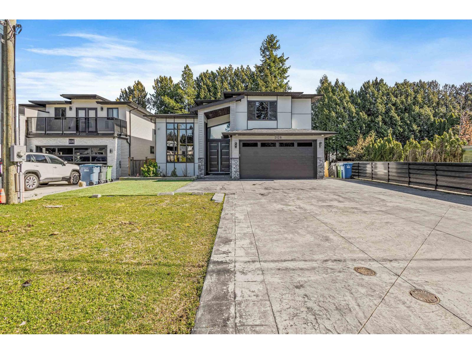 2128 Oakridge Cres, Abbotsford, BC V2T 6A8