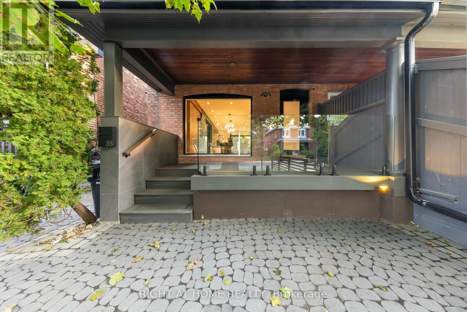 35 Woburn Ave W, Toronto, ON M5M 1K5
