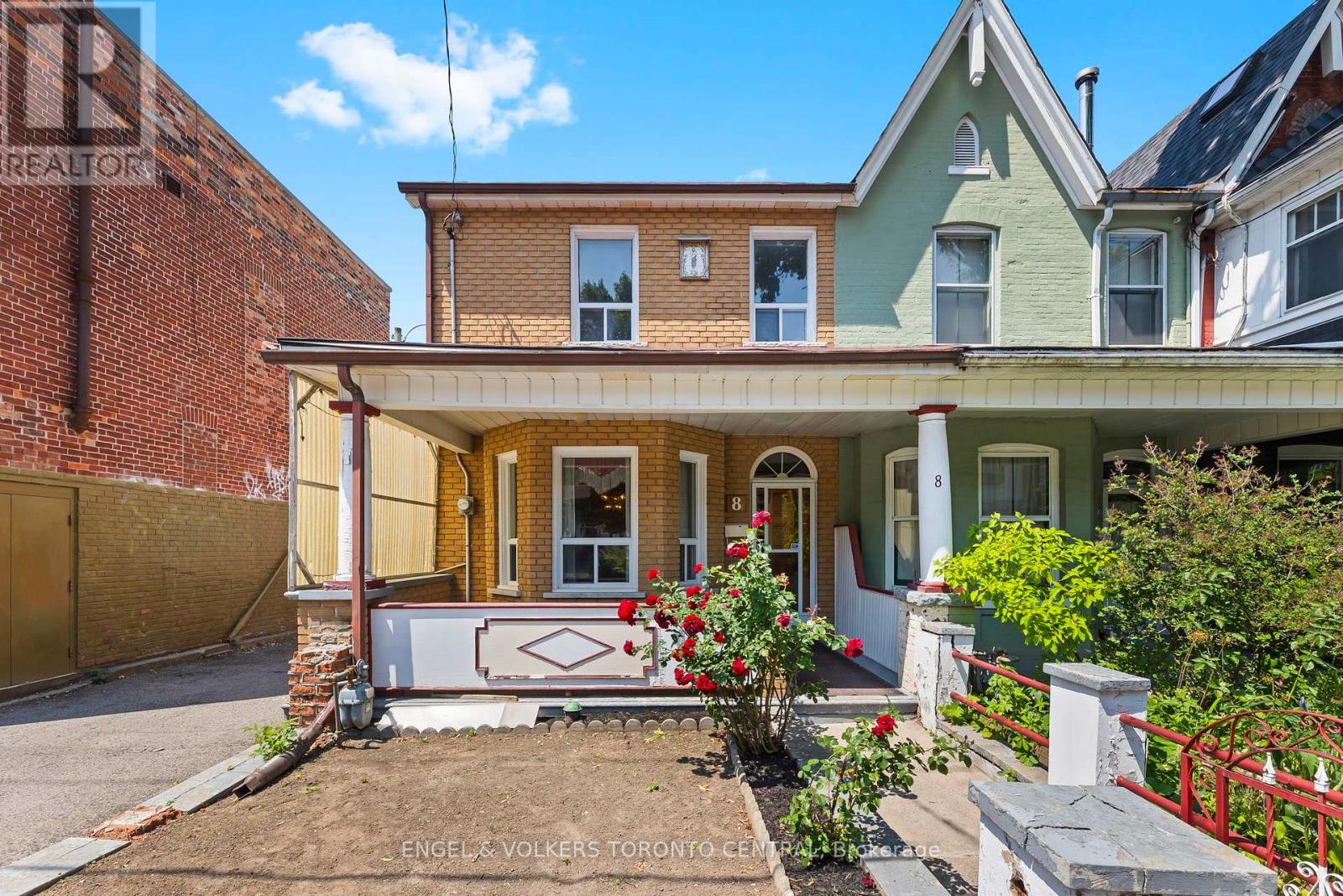 8 Brookfield St, Toronto, ON M6J 3A9