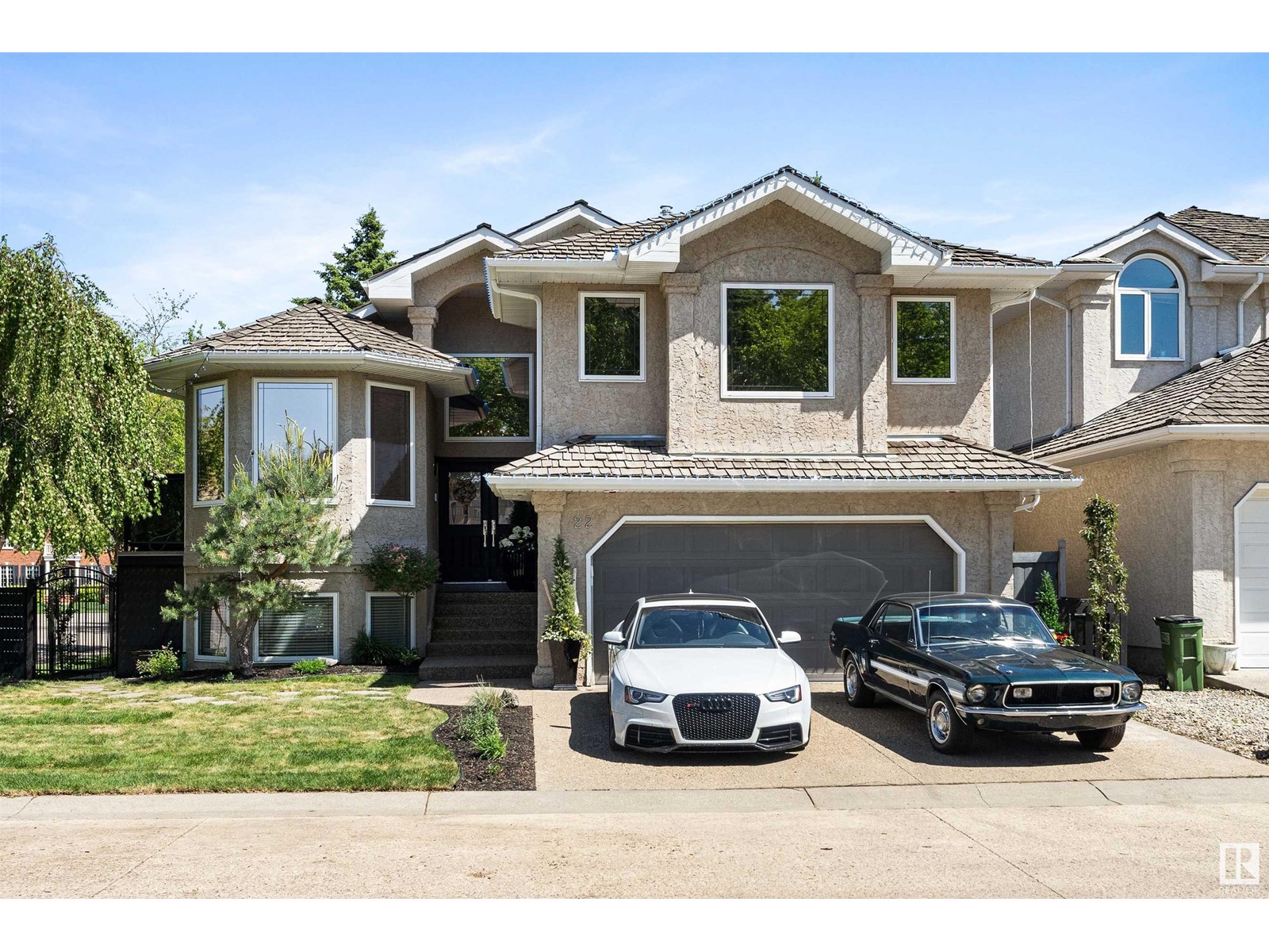 22 Prestige Pt NW, Edmonton, AB T6M 2T3