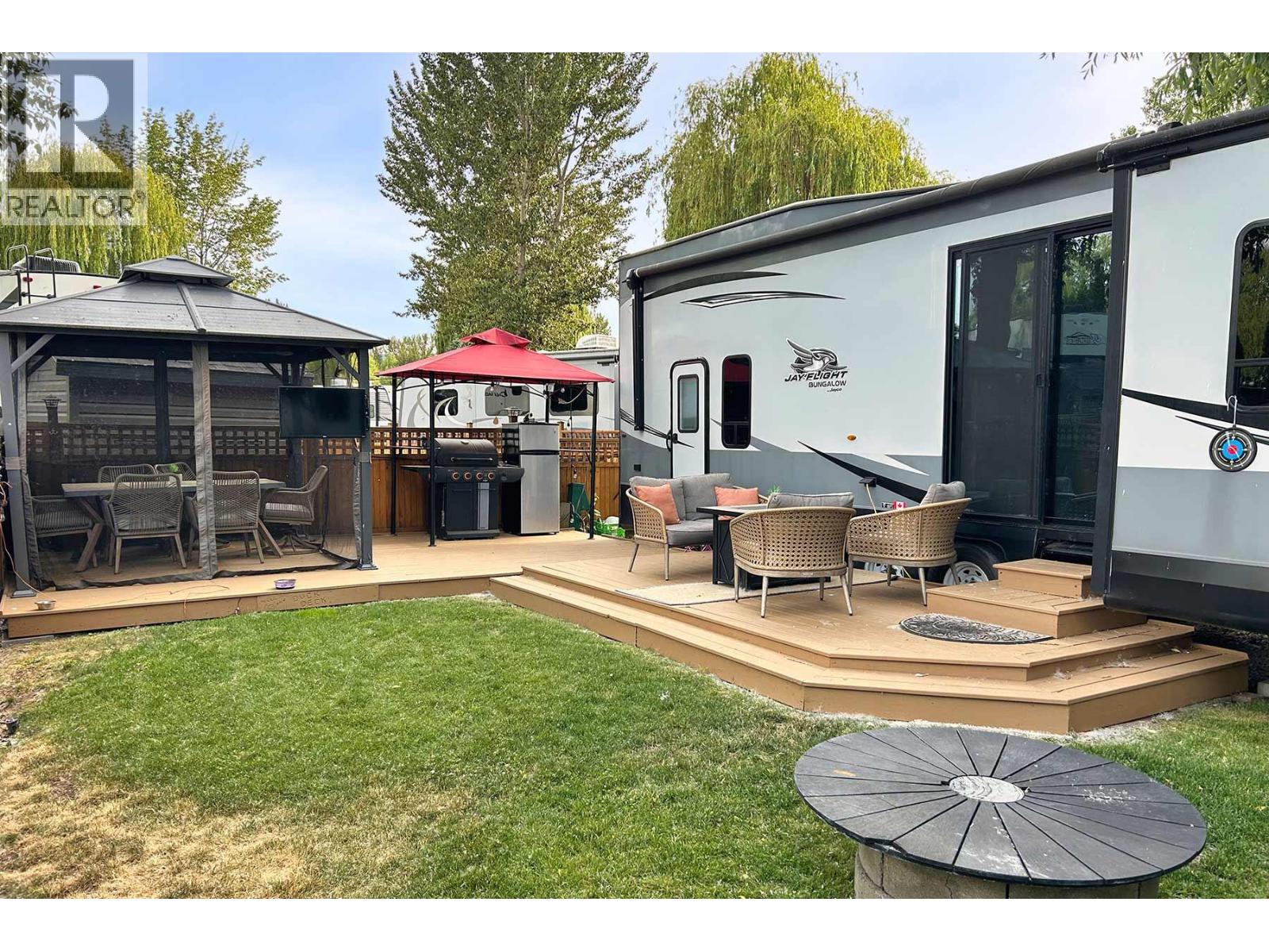16 Osprey Ln, Lee Creek, BC V0E 1M4