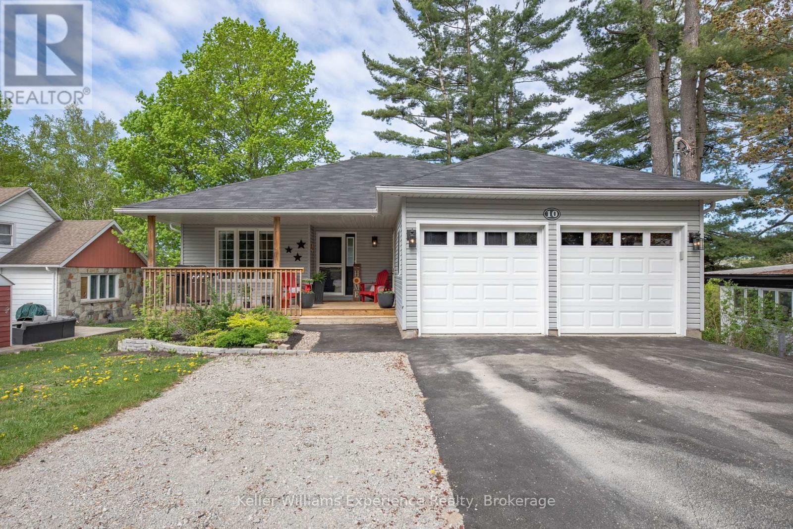 10 Clarence Ave, Penetanguishene, ON L9M 1A9