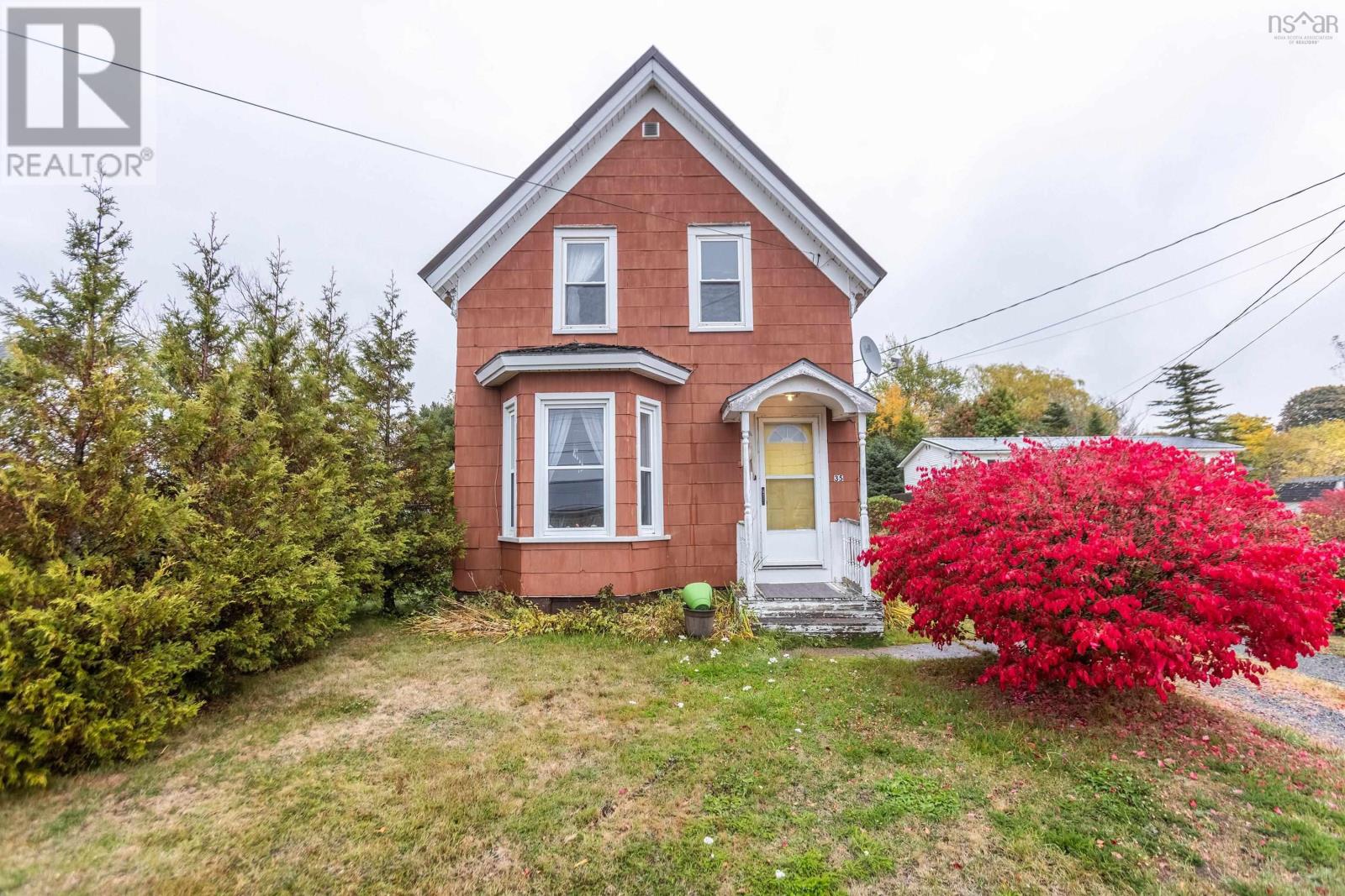 35 Lisgar St, Springhill, NS B0M 1X0